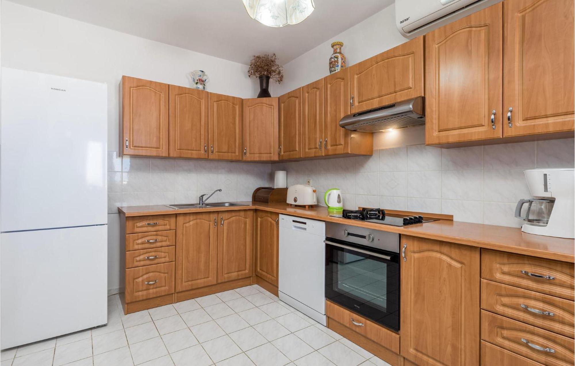 Nice Apartment In Sv,Juraj With Kitchen Свети-Юрай Экстерьер фото